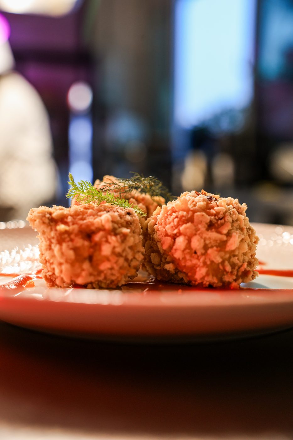Antipasto fritto servito al tavolo